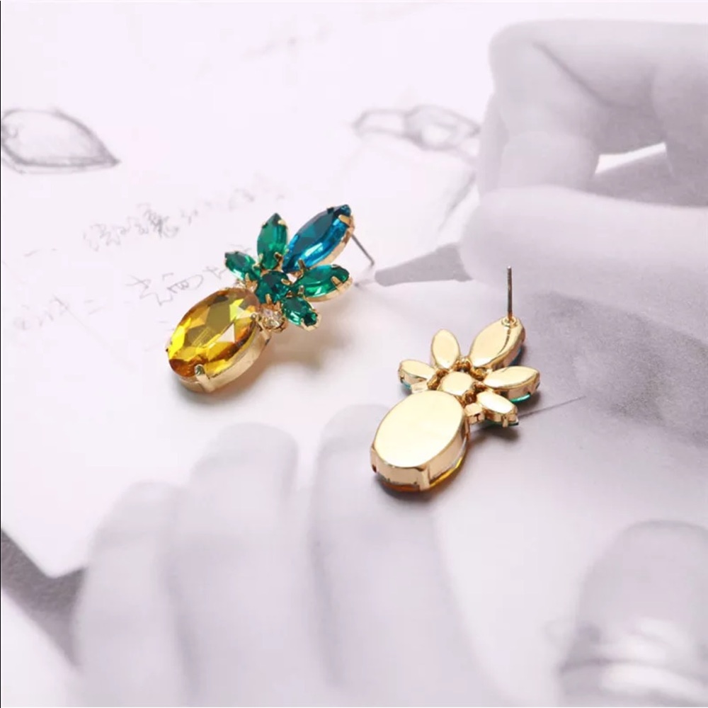 30% OFF NWT New pineapple earrings stud crystal - Picture 2 of 8
